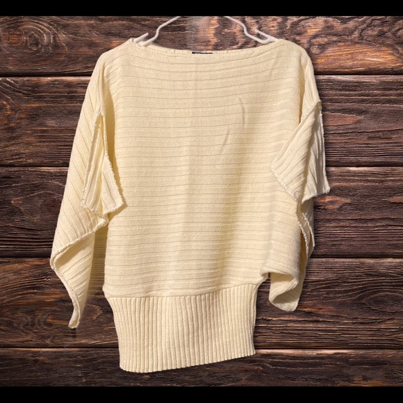 Butterfly style knit top - Picture 2 of 5